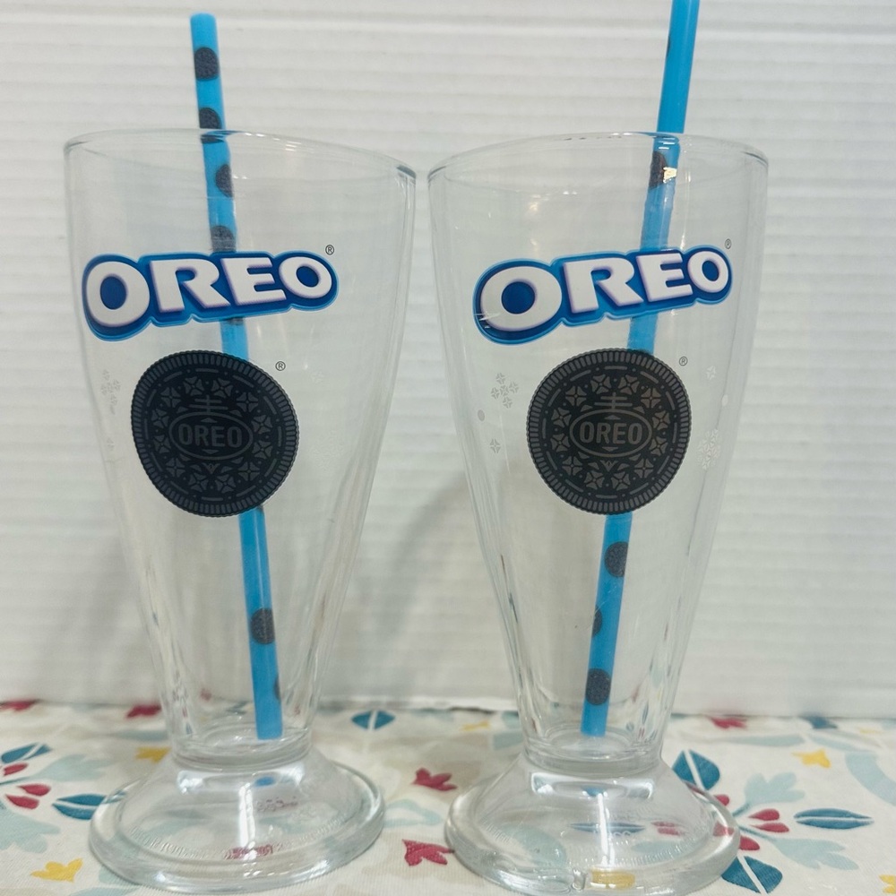 Oreo Logo Milkshake Milk Drinking Glasses Set Of 2 with straws